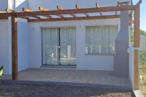 Studio privativo com wifi e ar condicionado 250m do mar